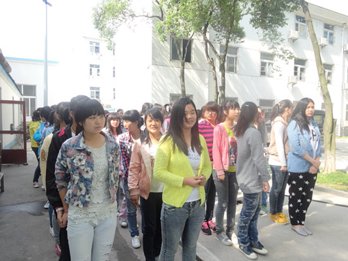 ��У��СȺ����Ա��