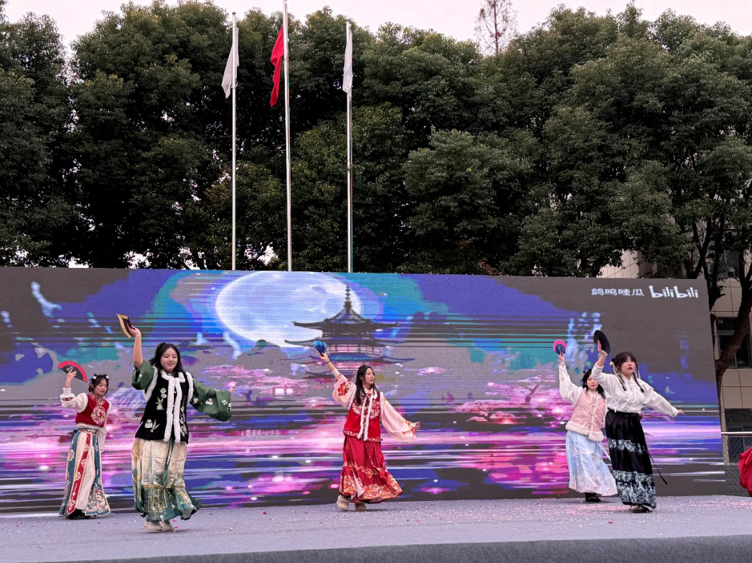 ���ջ���